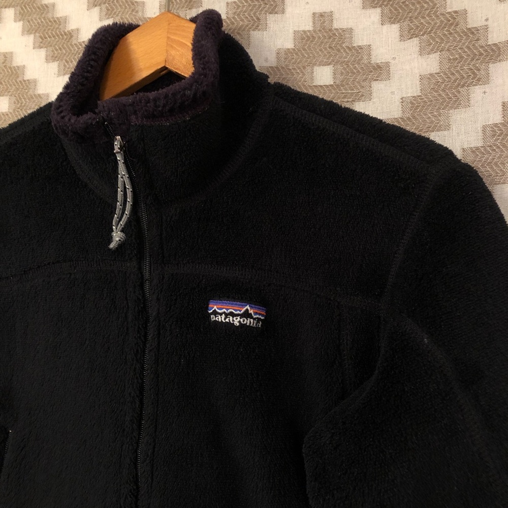 Patagonia Women’s Black Fleece R4 Regulator Jacket - Picture 2 of 8